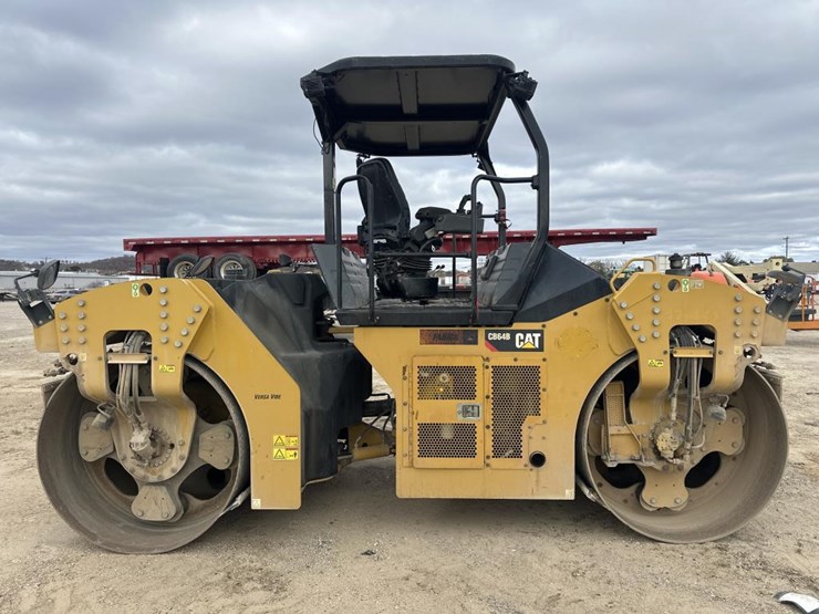 caterpillar-cb64b-image-6