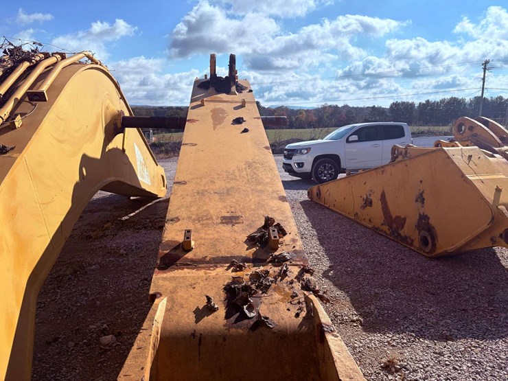 caterpillar-375-image-7