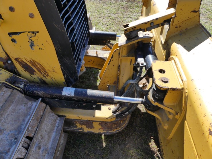 2018-caterpillar-d5k2-image-10