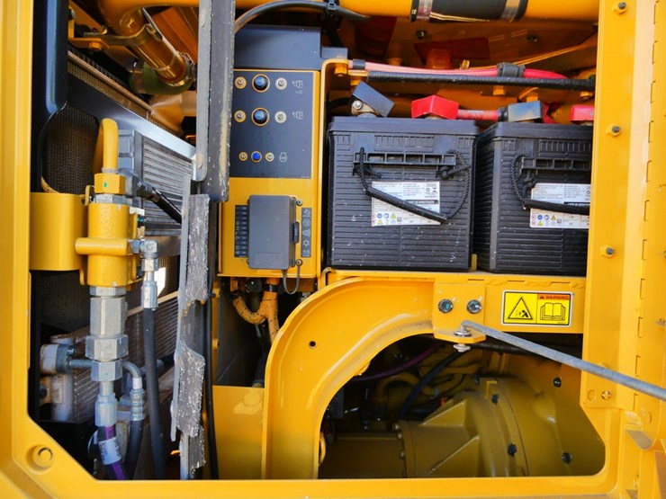 2018-caterpillar-12m3-image-12