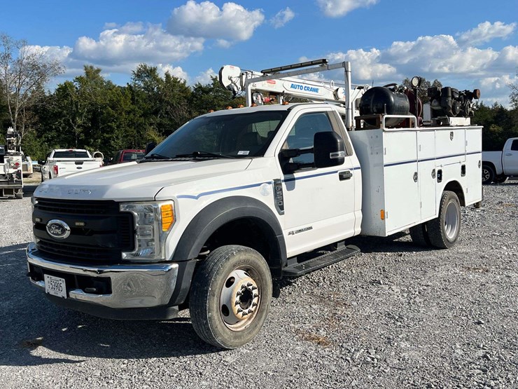 2017-ford-f550-xl-image-12