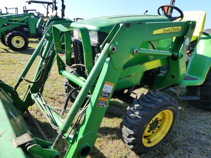 2011-john-deere-3038e-image-11
