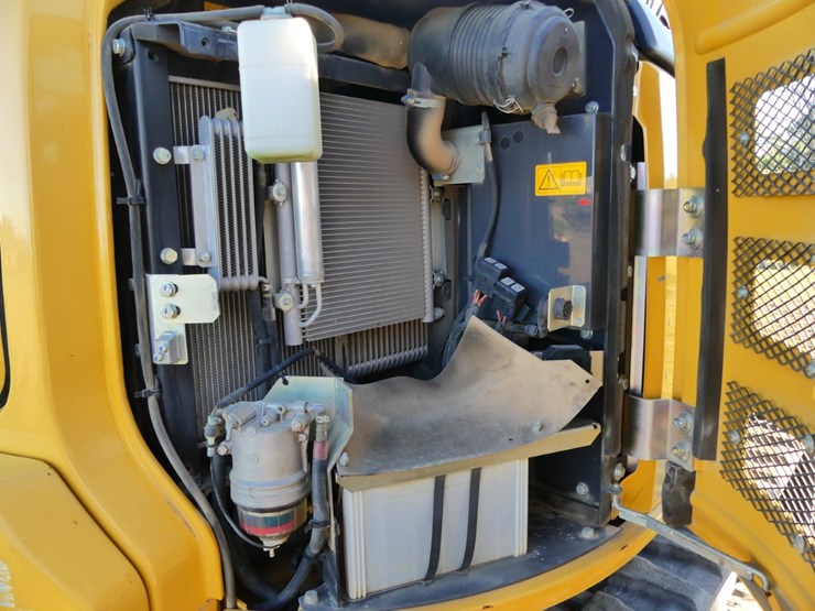 2020-deere-50g-image-9