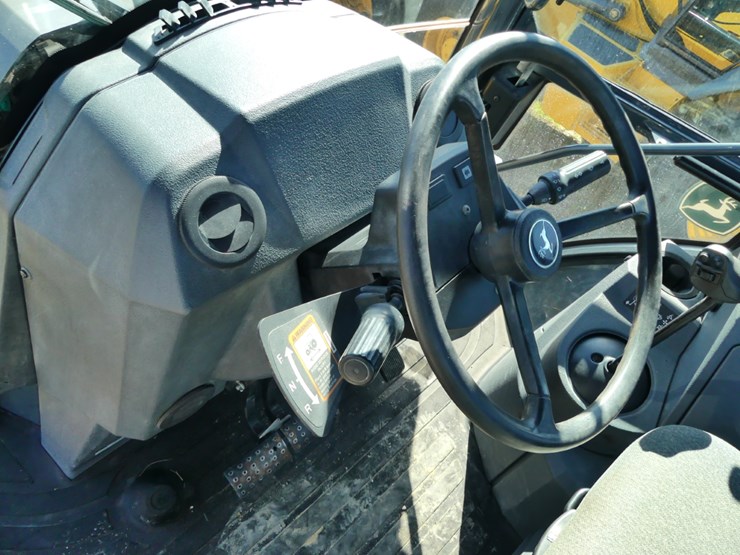 deere-410l-image-16