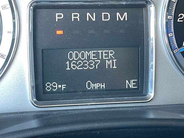 2010-cadillac-escalade-image-65