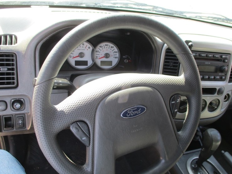 2005-ford-escape-xlt-image-10