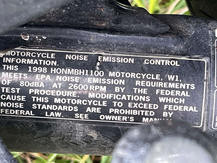 1998-honda-vt1100c3-shadow-aero-motorcycle-image-11
