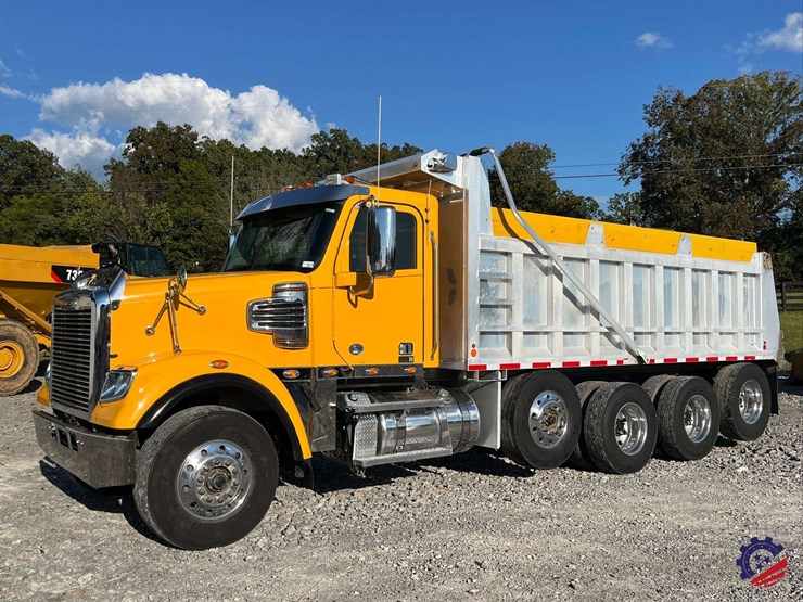 2020-freightliner-122sd-image-1