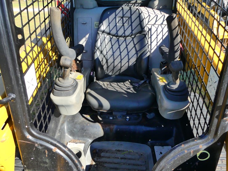 2015-caterpillar-257d-image-13