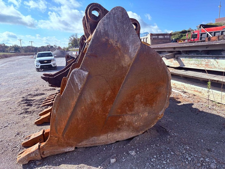 caterpillar-375-image-4