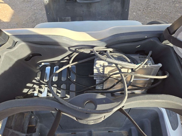 2019-e-z-go-rxv-electric-golf-cart-image-10