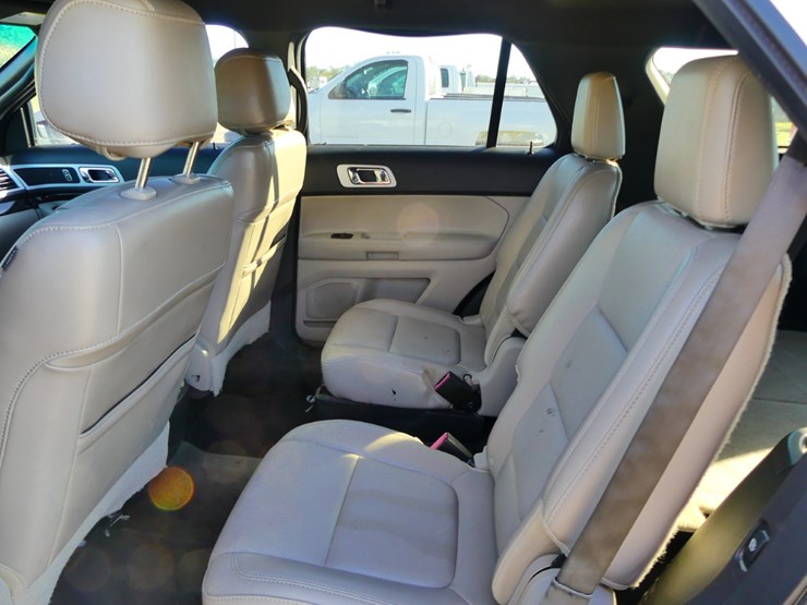 2012-ford-explorer-image-7