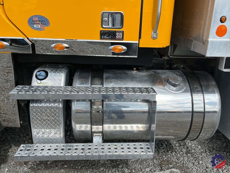 2020-freightliner-122sd-image-26