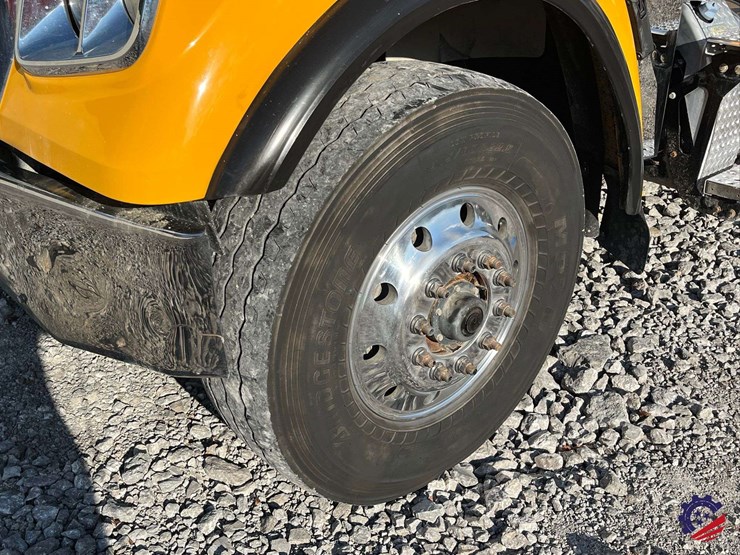 2020-freightliner-122sd-image-7