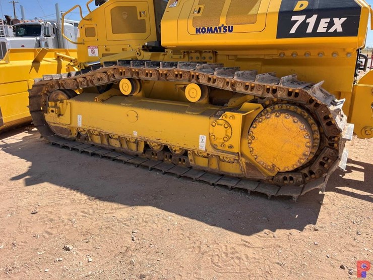 2023-komatsu-d71ex-24-image-7