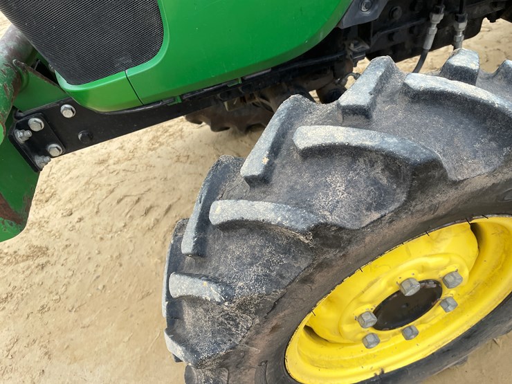 john-deere-3032e-image-82