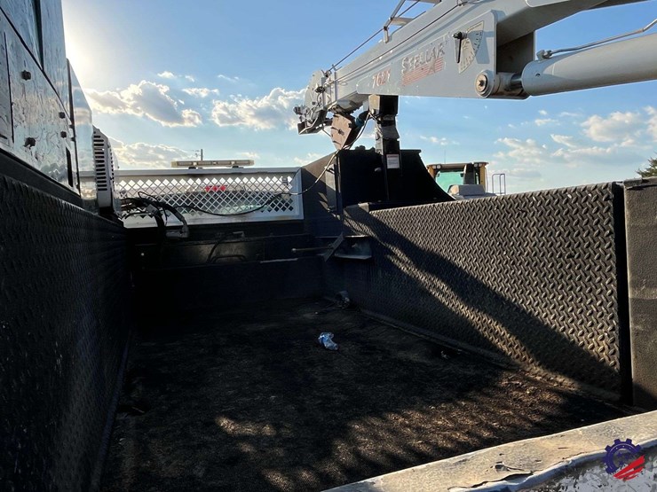 2017-ford-f550-xl-image-39