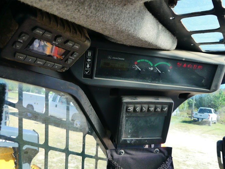 2021-deere-333g-image-17