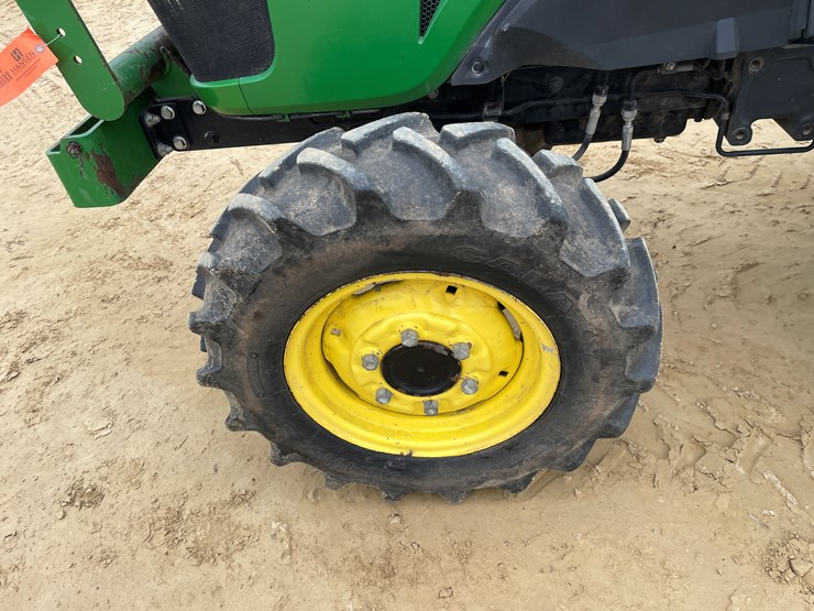 john-deere-3032e-image-81