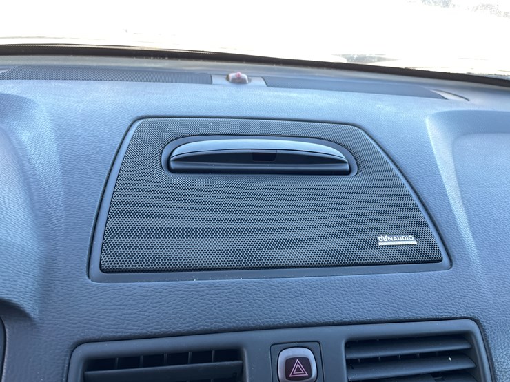 2010-volvo-xc90-image-56