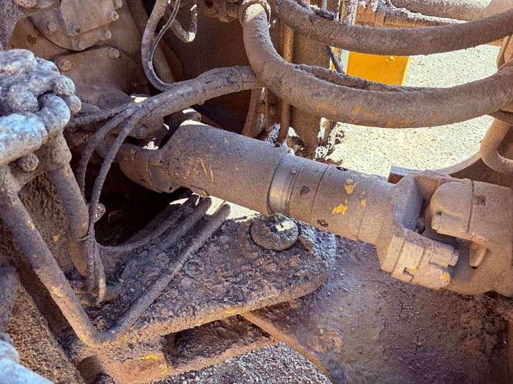 2001-caterpillar-988g-image-39