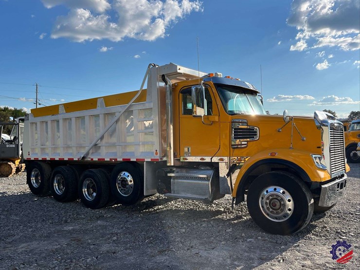 2020-freightliner-122sd-image-6