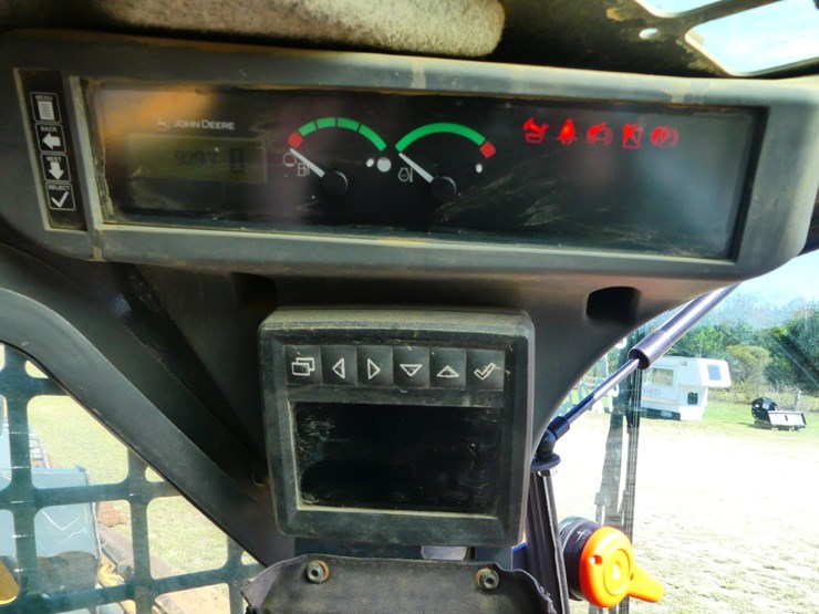 2023-deere-318g-image-18