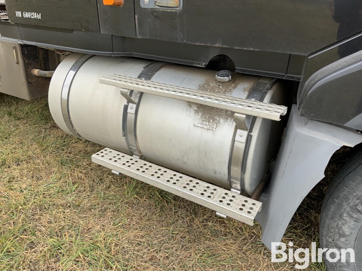 2006-volvo-t/a-truck-tractor-image-16