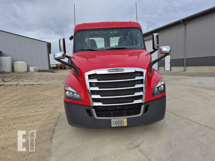 2018-freightliner-cascadia-116-image-3