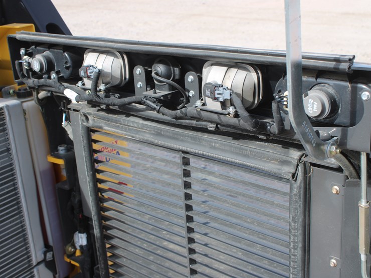 2023-new-holland-l328-image-17