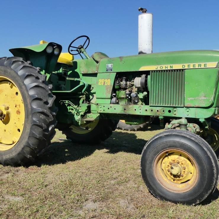 JOHN DEERE 2520