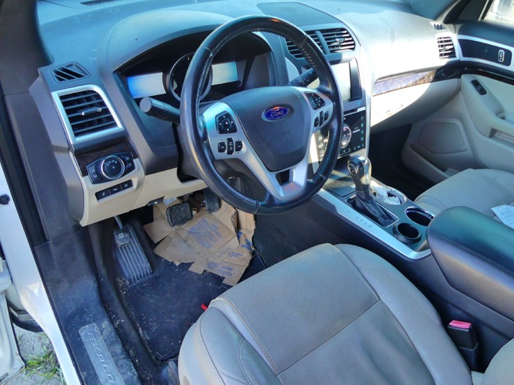 2012-ford-explorer-image-12