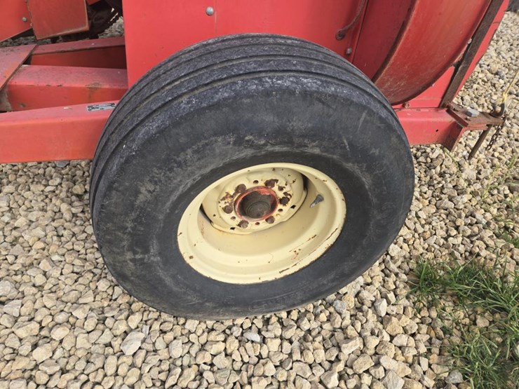 #5869-•-new-idea-pull-type-chopper-w/-2-row-30"-corn-head-image-17