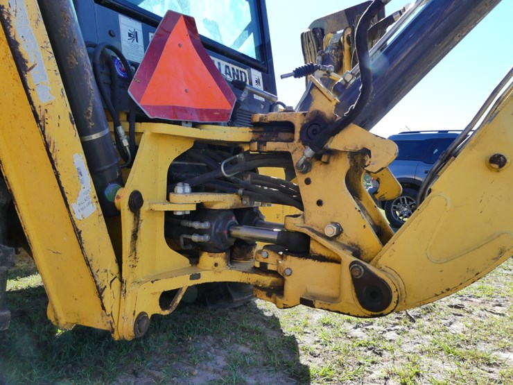 new-holland-b95c-image-10