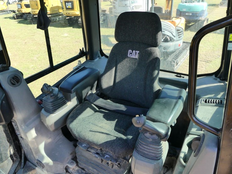 2018-caterpillar-d5k2-image-13