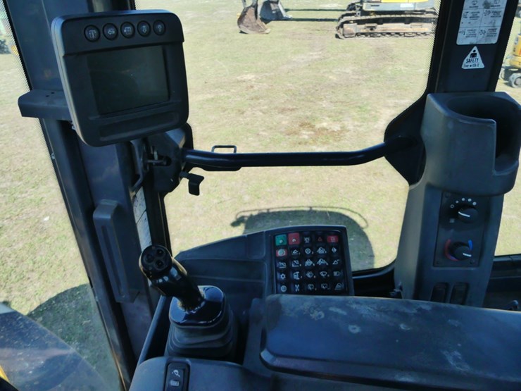 deere-524k-image-11