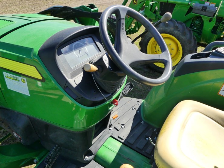 2018-john-deere-4052m-image-14