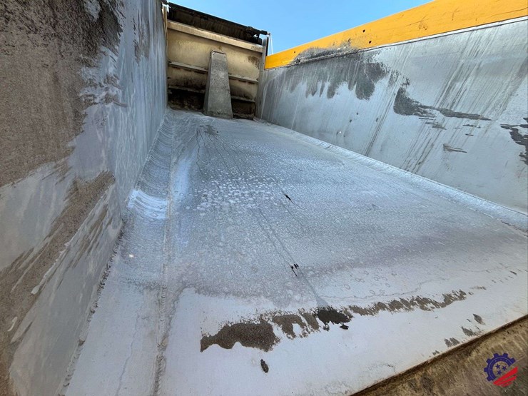 2020-freightliner-122sd-image-80