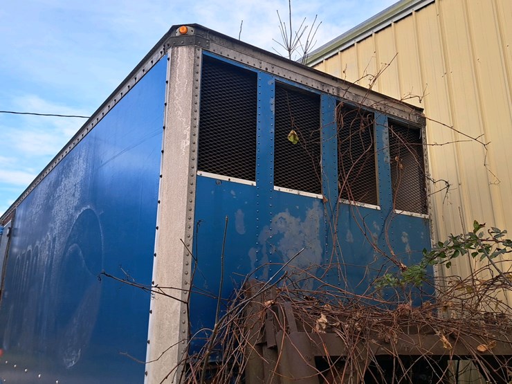 #701-•-53'-semi-trailer-and-contents-image-4