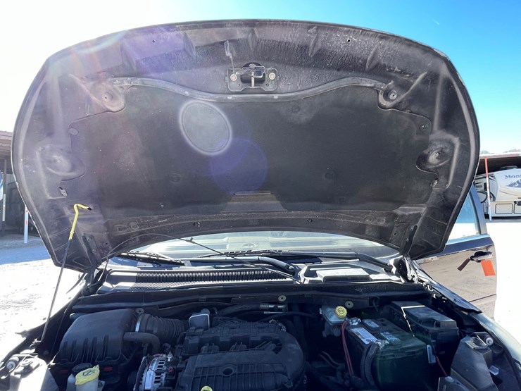 2010-volkswagen-routan-image-107