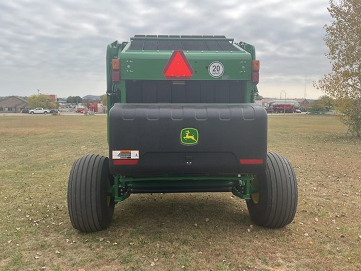 2023-john-deere-560m-image-4