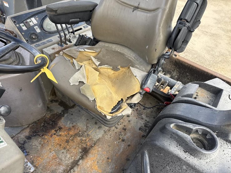 2007-case-570m-xt-image-39