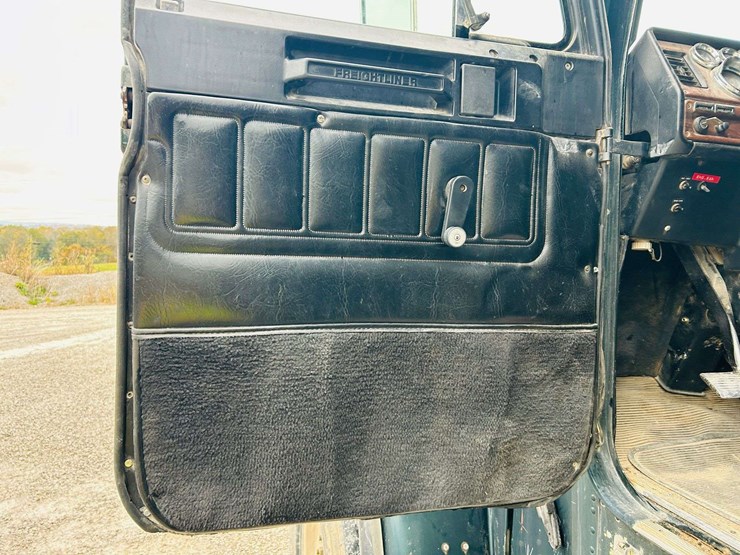 1999-freightliner-tri-axle-dump-truck-image-81