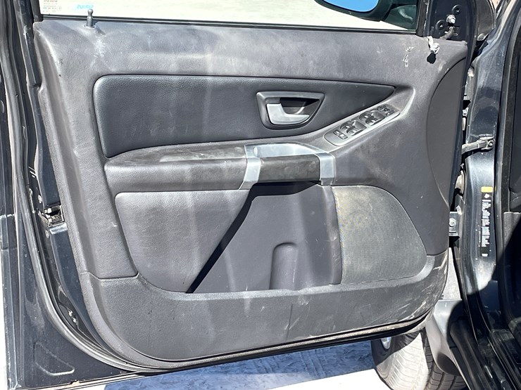 2010-volvo-xc90-image-41