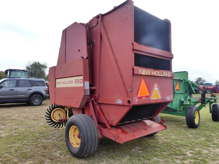 new-holland-650-image-3