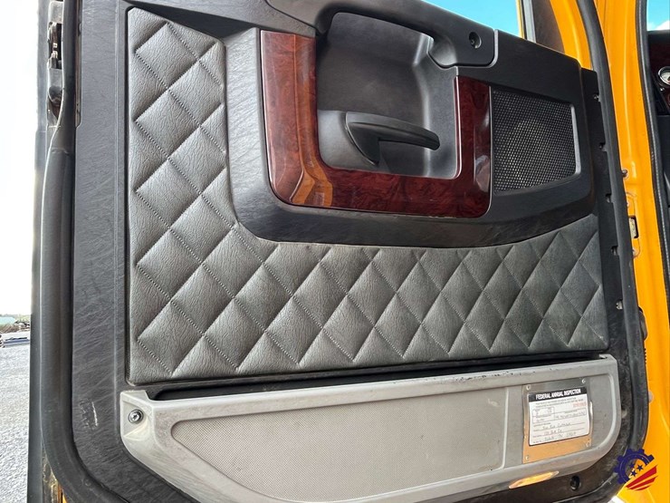 2020-freightliner-122sd-image-61