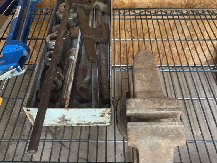 vise,-sockets,-pull-bar,-c-clamp-image-1