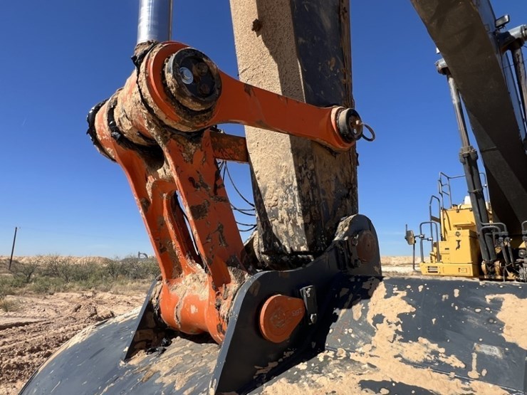 2019-deere-670g-lc-image-9