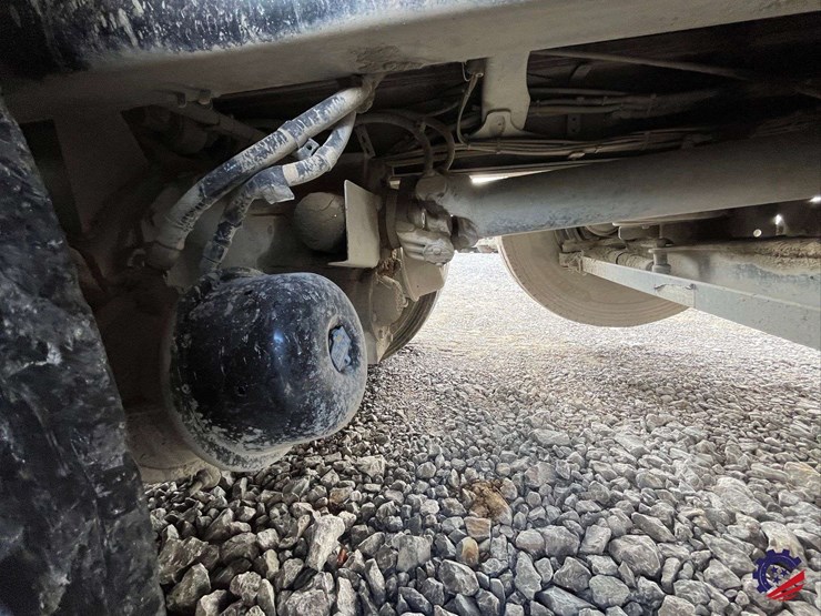 2020-freightliner-122sd-image-46