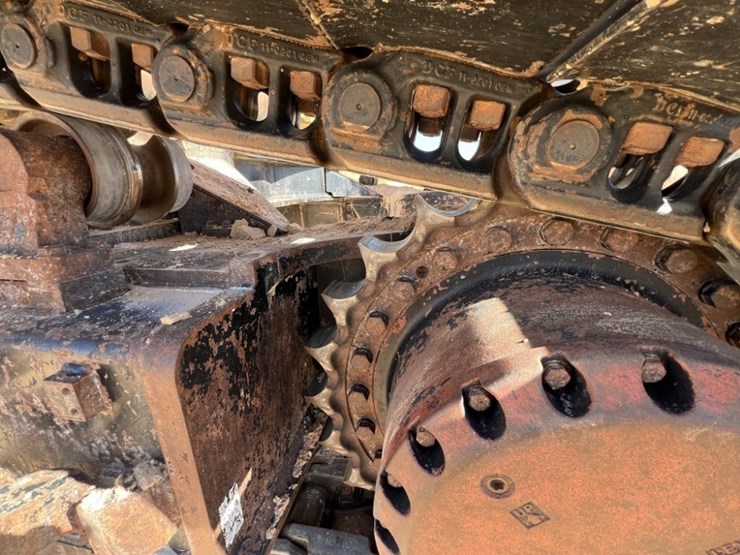 2019-deere-670g-lc-image-39